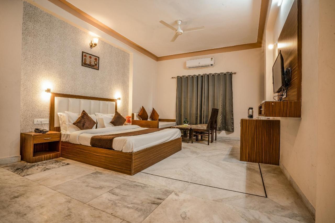 Tripli Udaipur Hotel Eksteriør billede