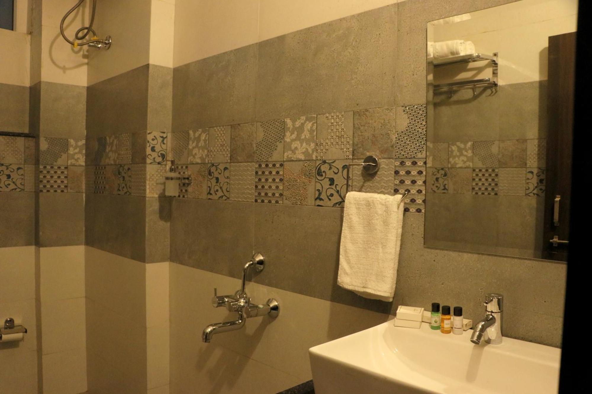 Tripli Udaipur Hotel Eksteriør billede
